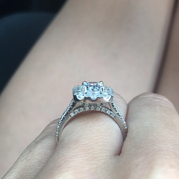 🎉SALE!🎉Everly “diamond” rings - wedding band set - Picture 5 of 8